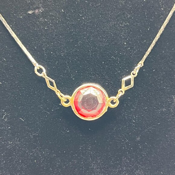Vintage Silver Tone Garnet coloured faceted gemstone necklace (16”) - Picture 6 of 6
